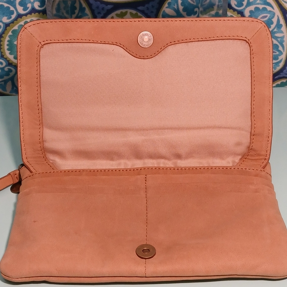 Lucky Brand Tan Leather Crossbody/Wristlet - Picture 11 of 14